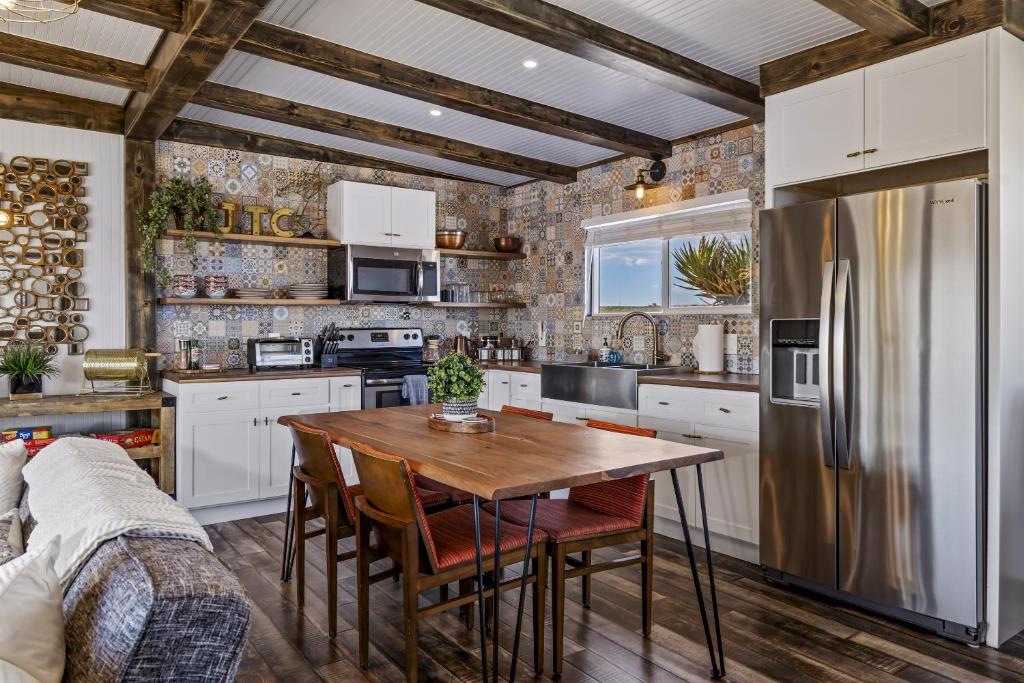 The Joshua Tree Chalet - Image 8