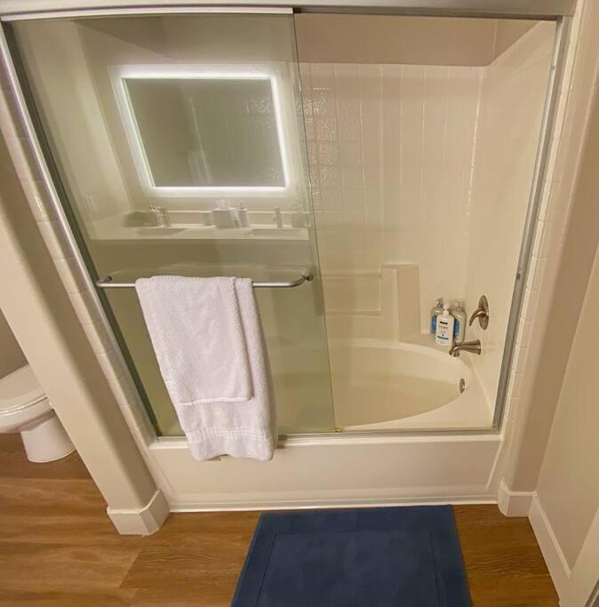 1 Bedroom XL Condo with King bed, Garden View, Parking Included