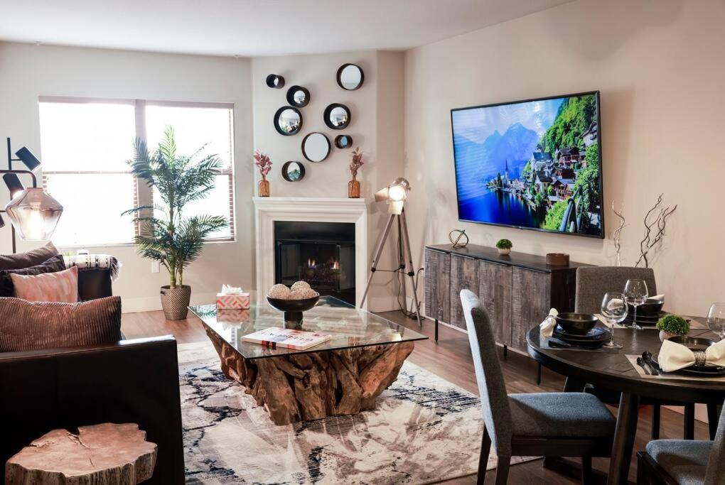 1 Bedroom XL Condo with King bed, Garden View, Parking Included