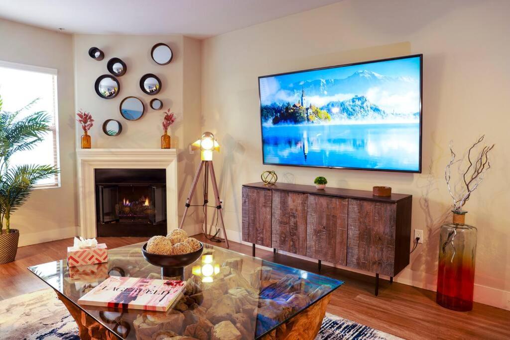 1 Bedroom XL Condo with King bed, Garden View, Parking Included - Image 6