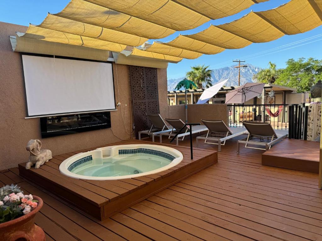 Hot Tub (Jacuzzi) - Photo 11