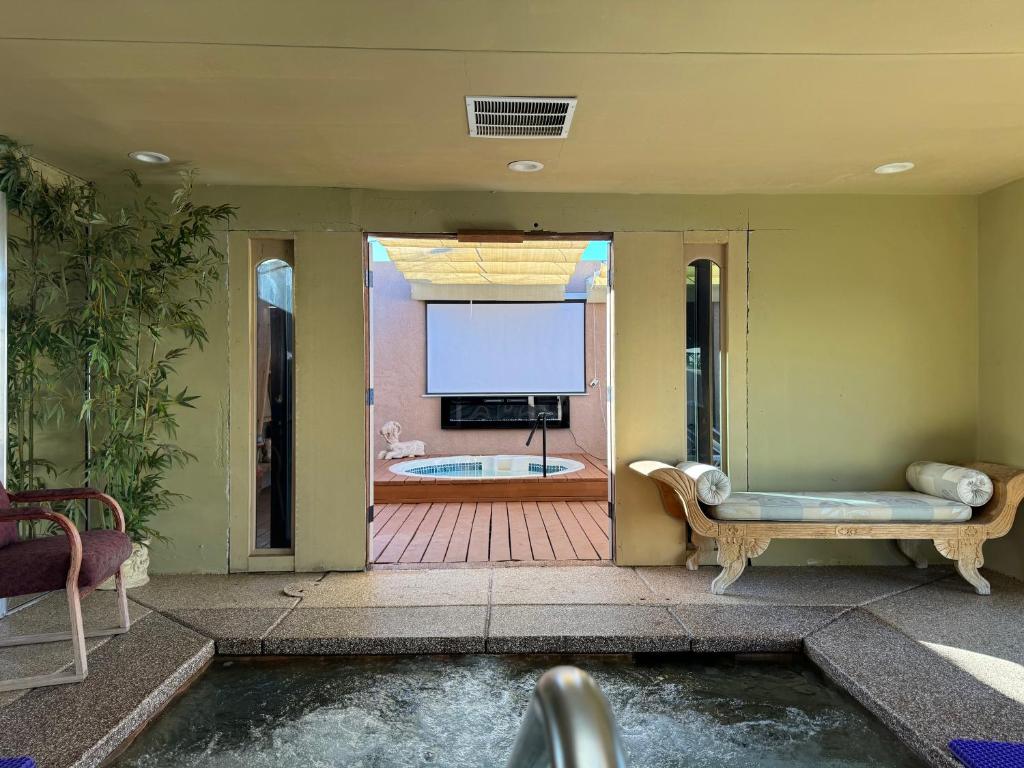 Hot Tub (Jacuzzi) - Photo 6