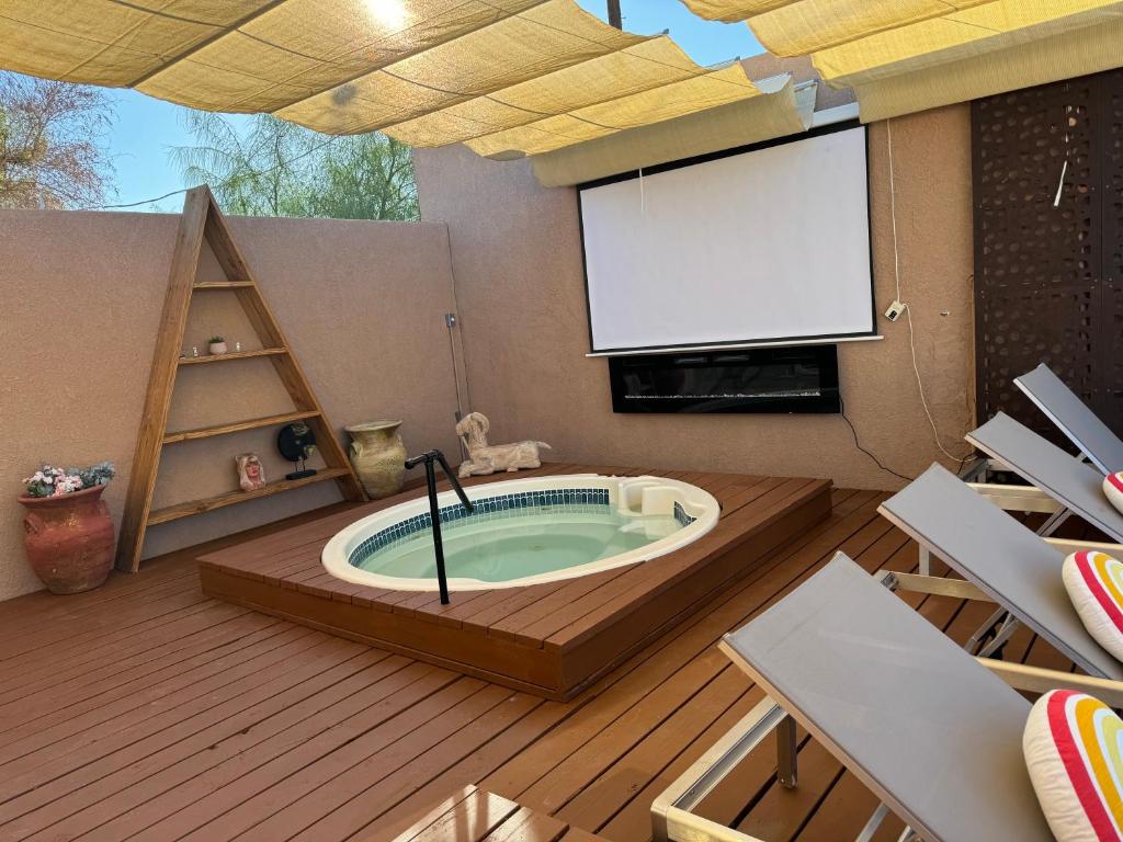 Hot Tub (Jacuzzi) - Photo 10