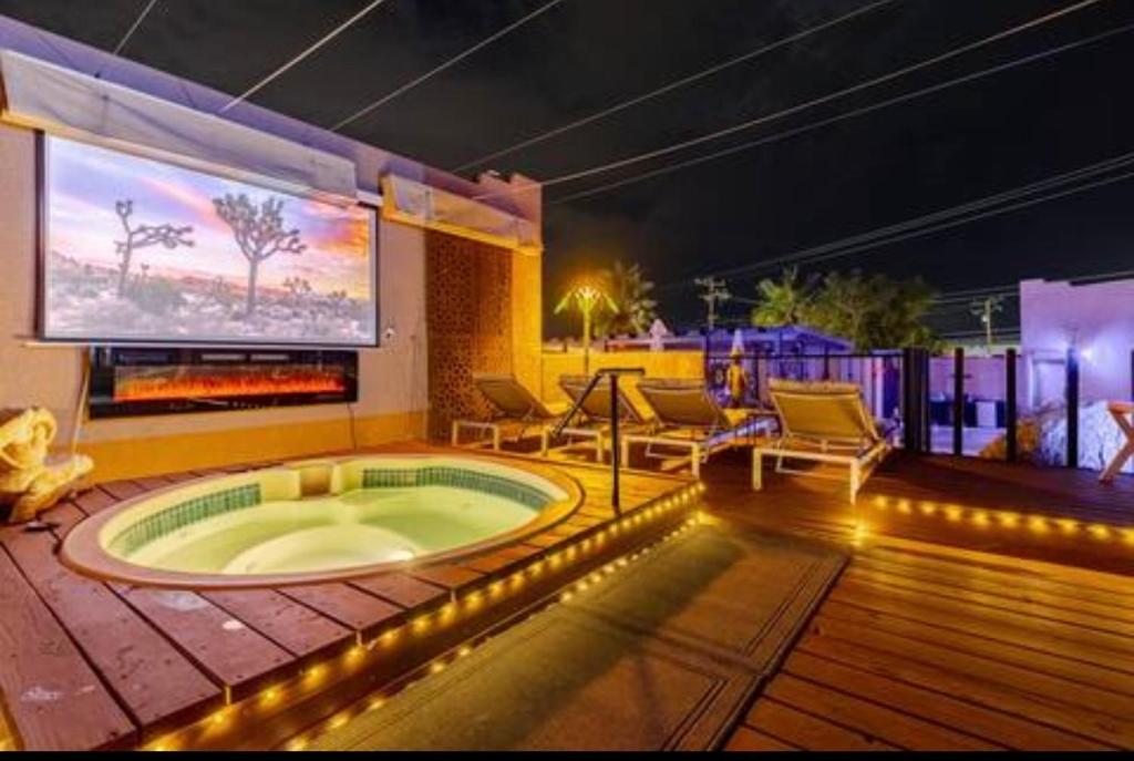 Hot Tub (Jacuzzi) - Photo 3