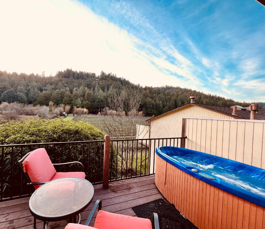 Hot Tub (Jacuzzi) - Photo 2