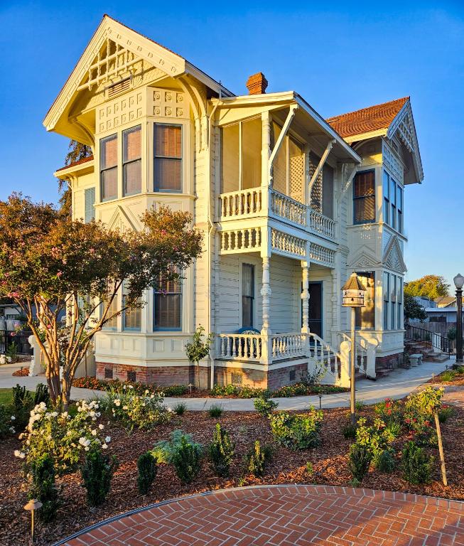 The JD Hyde Historic Inn