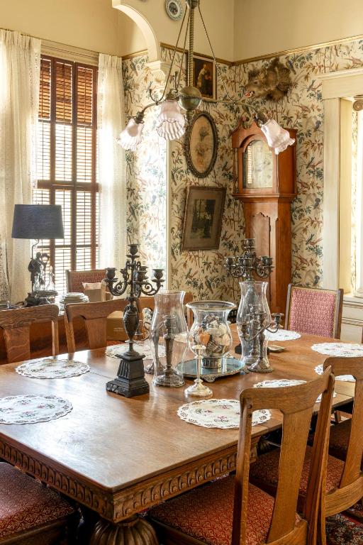 The JD Hyde Historic Inn - Image 5