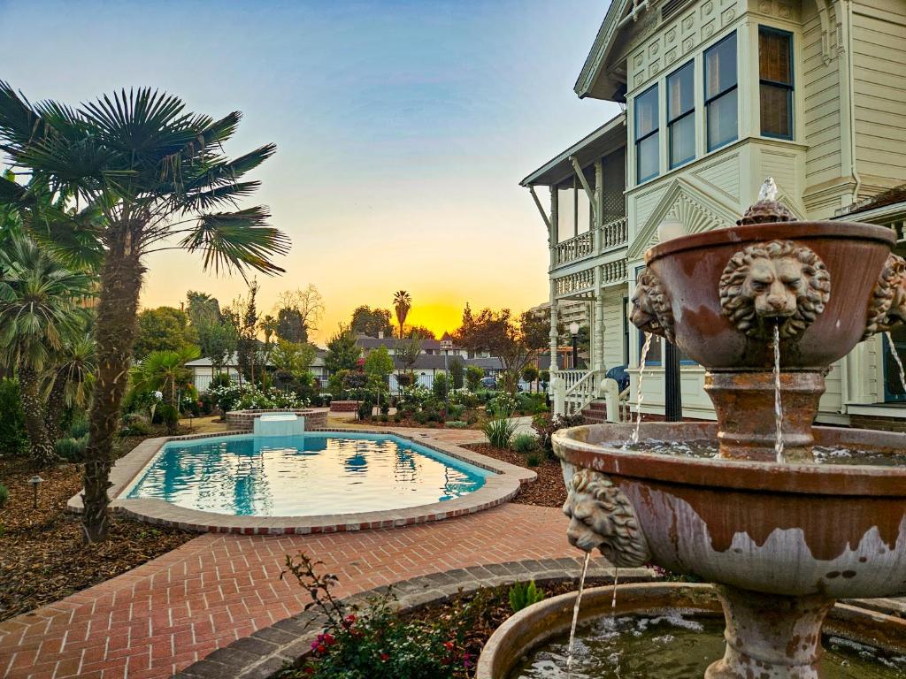 The JD Hyde Historic Inn - Image 4