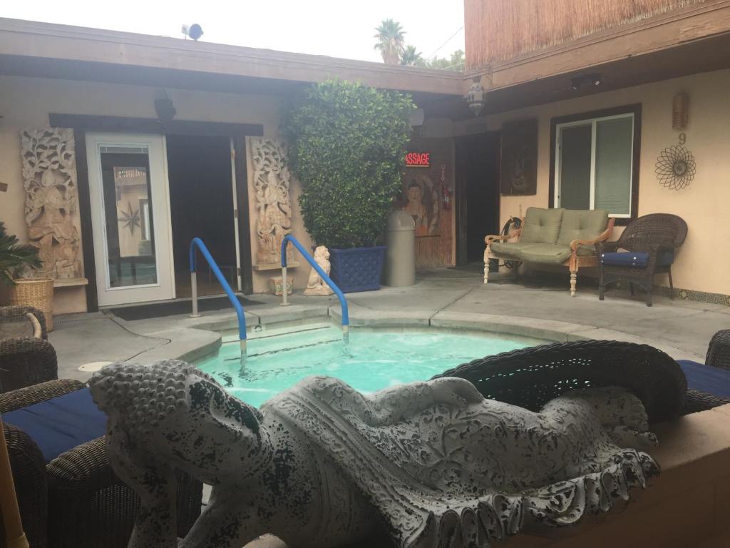 Hot Tub (Jacuzzi) - Photo 2