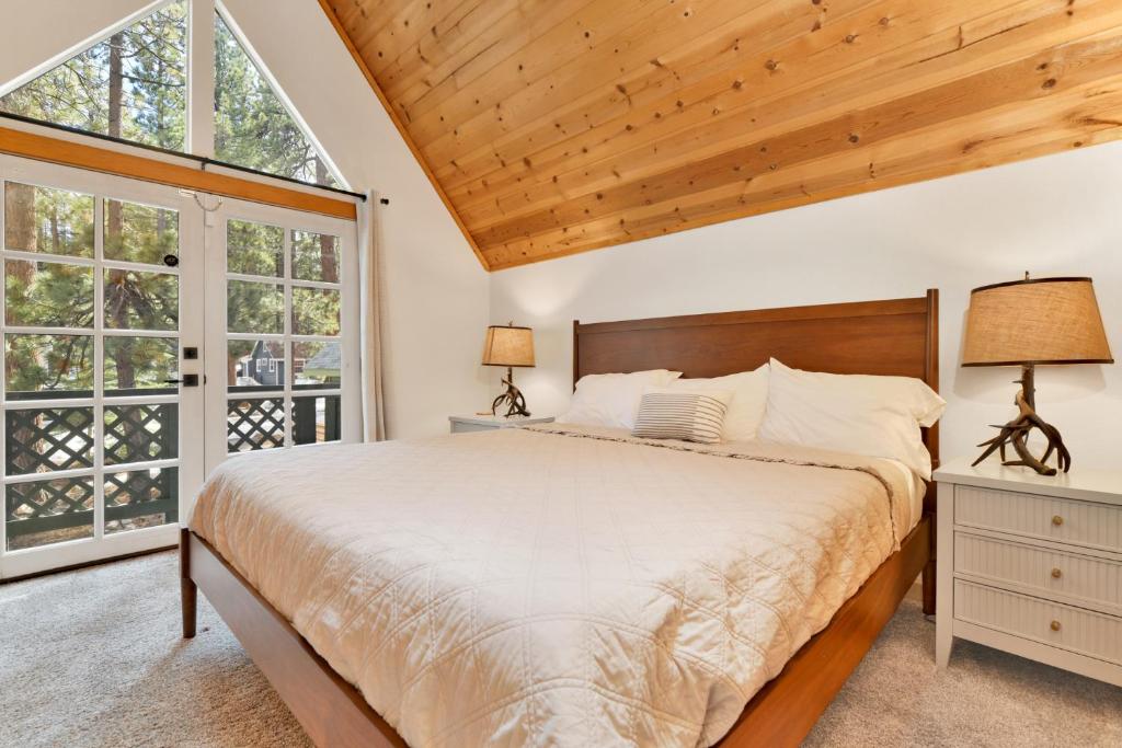 Green Canoe Cabin- Hot Tub- Smart TVs- BBQ- Relaxing Central Moonridge Chalet - Image 7