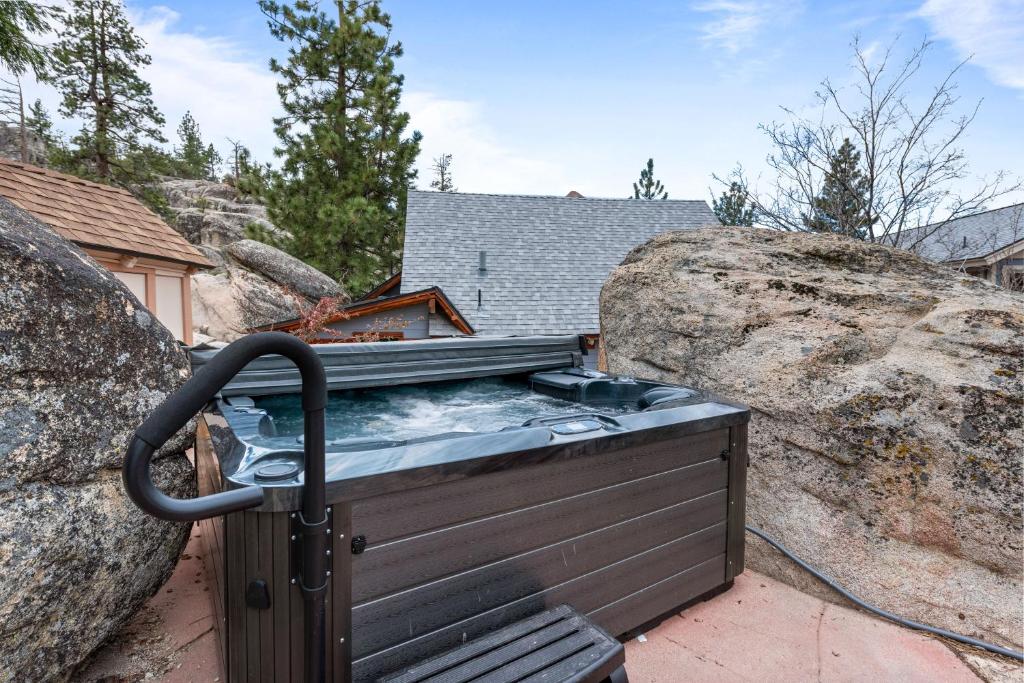 Hot Tub (Jacuzzi) - Photo 4