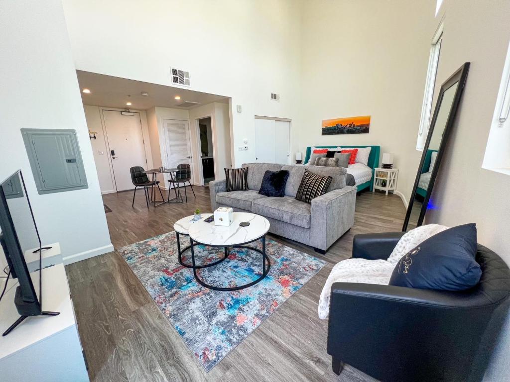 Downtown Los Angeles Skyline balcony view Modern Penthouse - Image 6