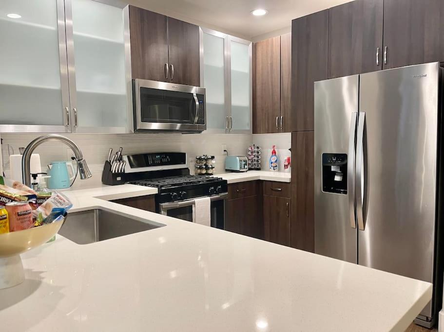 Lux One Bedroom Condo with Garden View - Image 7