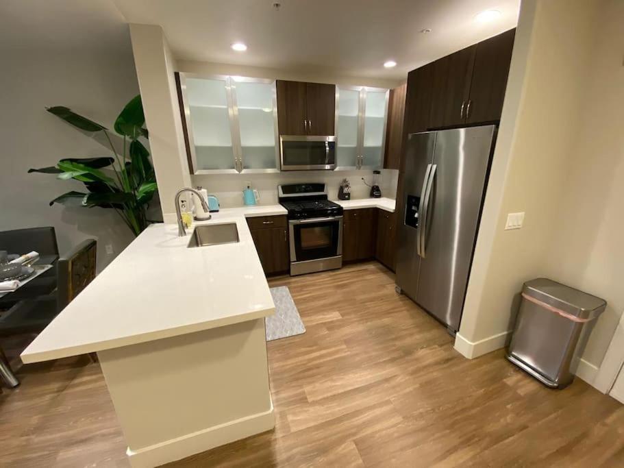 Lux One Bedroom Condo with Garden View - Image 6