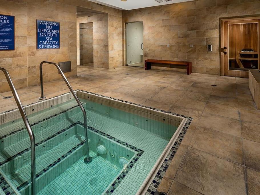 Lux One Bedroom Condo with Garden View