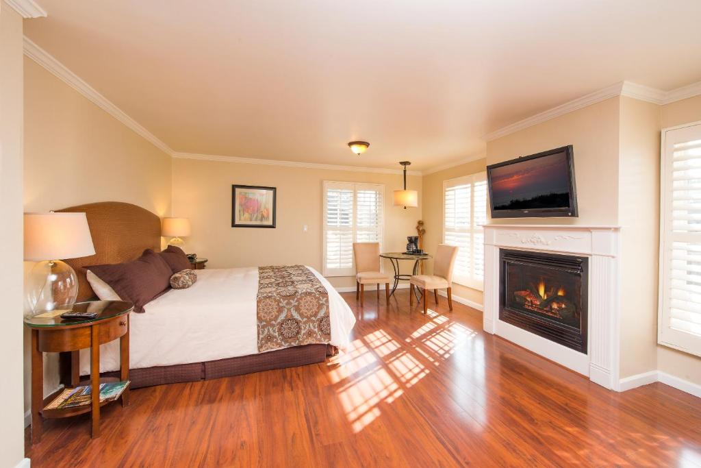 Sunset Inn Pacific Grove - Image 5