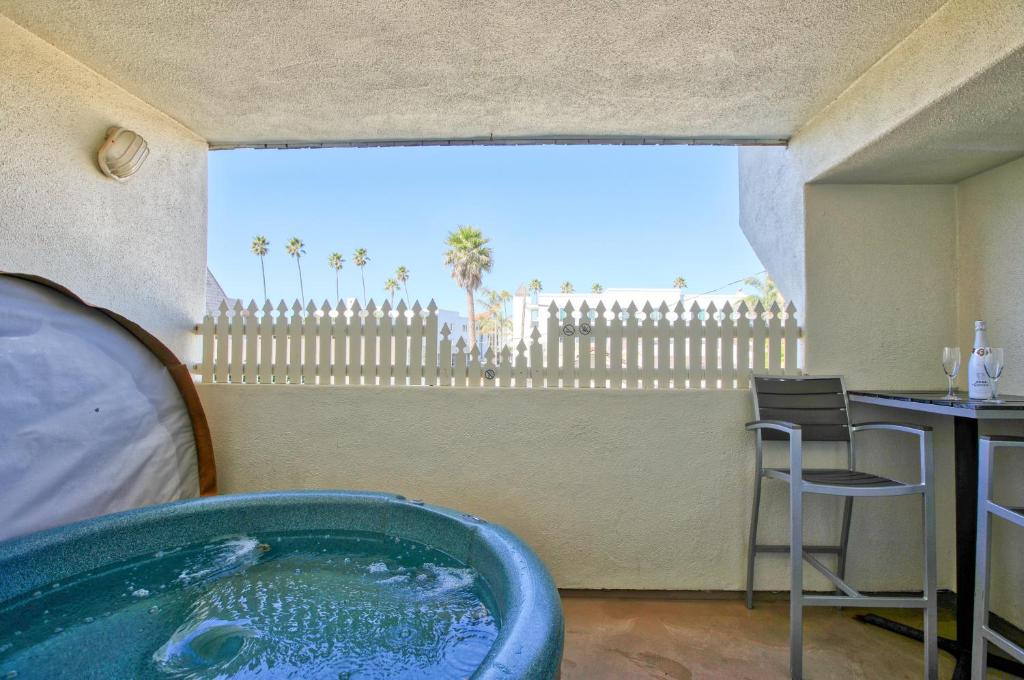 Hot Tub (Jacuzzi) - Photo 2