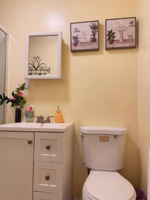 private & Quiet unit D Bed & bath - Image 7