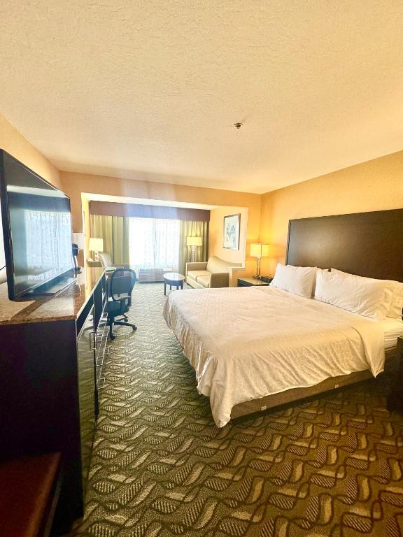Holiday Inn Express Hotel & Suites San Jose-Morgan Hill by IHG - Image 8