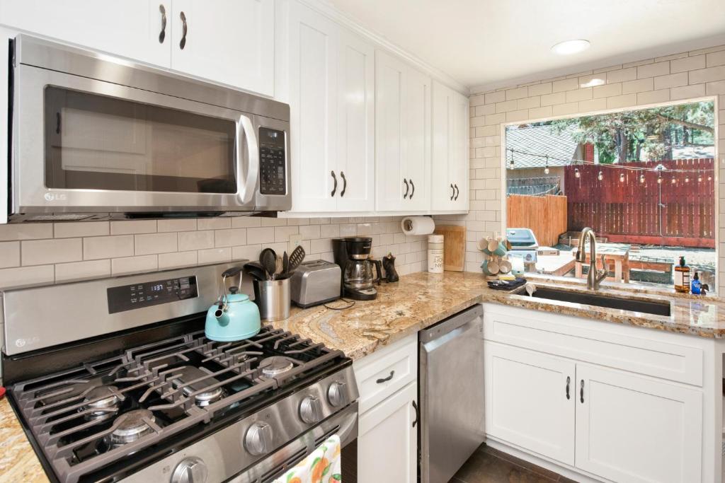 Maltby Modern Log Cabin Relaxing Chalet Retreat - Image 4