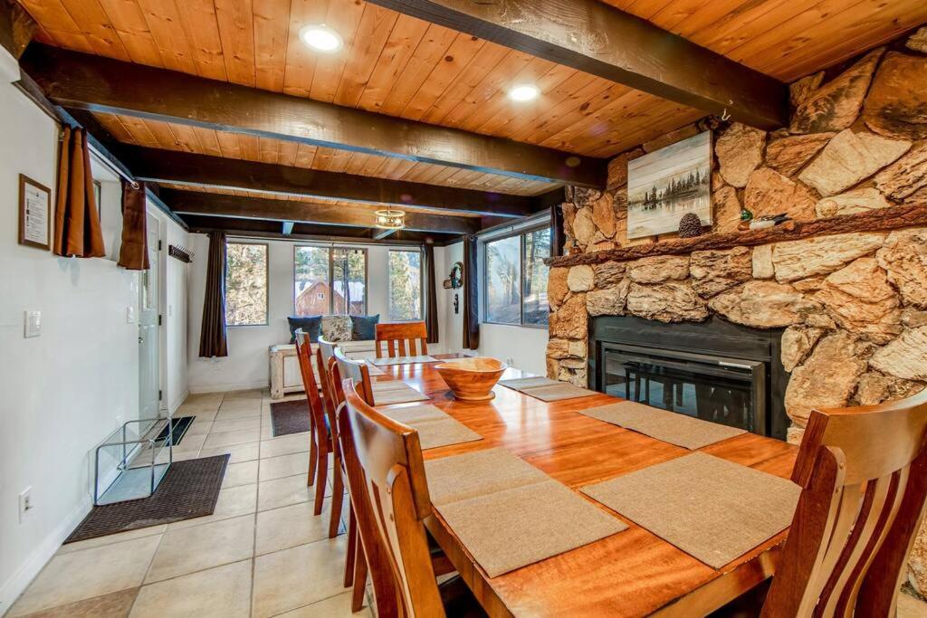 Mountain & Ski Slope View Cabin 3bd/3bth Sleeps 10 - Image 4