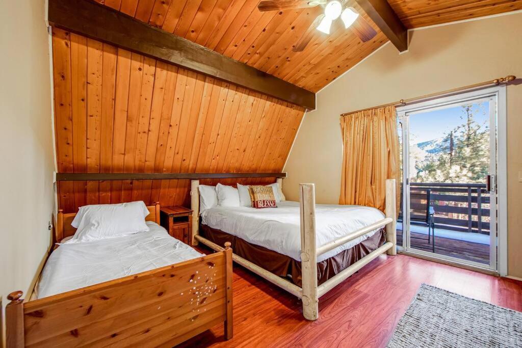 Mountain & Ski Slope View Cabin 3bd/3bth Sleeps 10 - Image 7