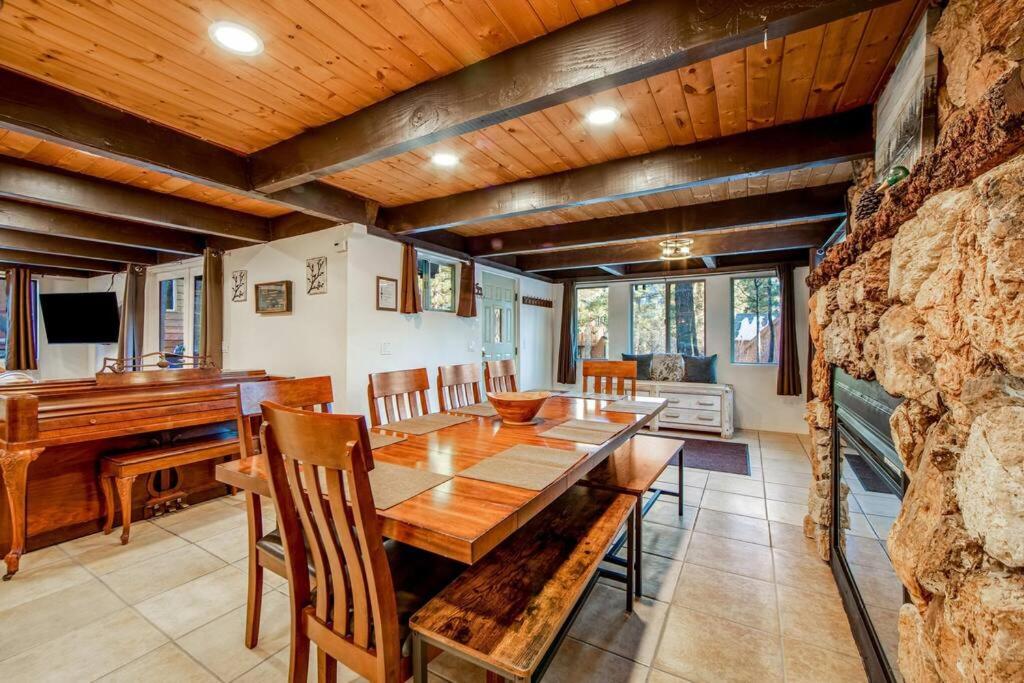 Mountain & Ski Slope View Cabin 3bd/3bth Sleeps 10 - Image 5