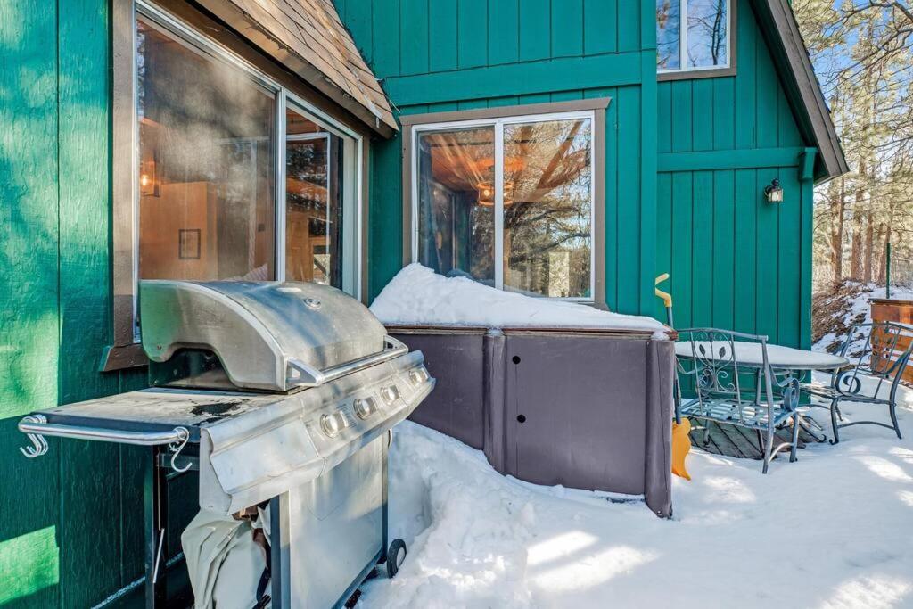 Mountain & Ski Slope View Cabin 3bd/3bth Sleeps 10