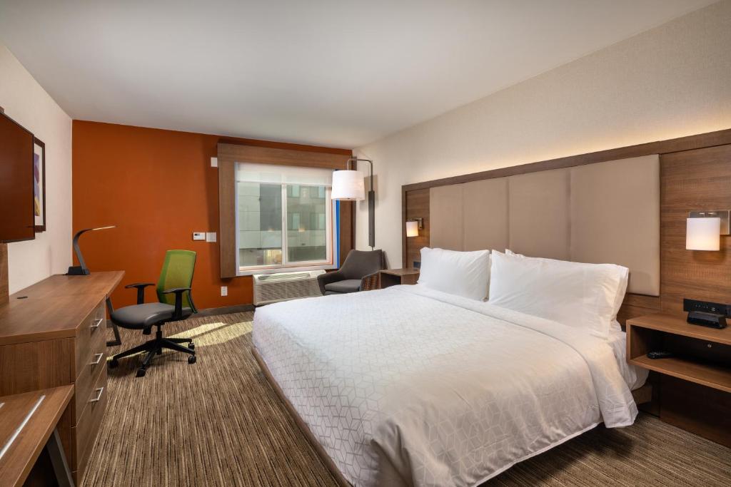 Holiday Inn Express & Suites Chatsworth by IHG - Image 8