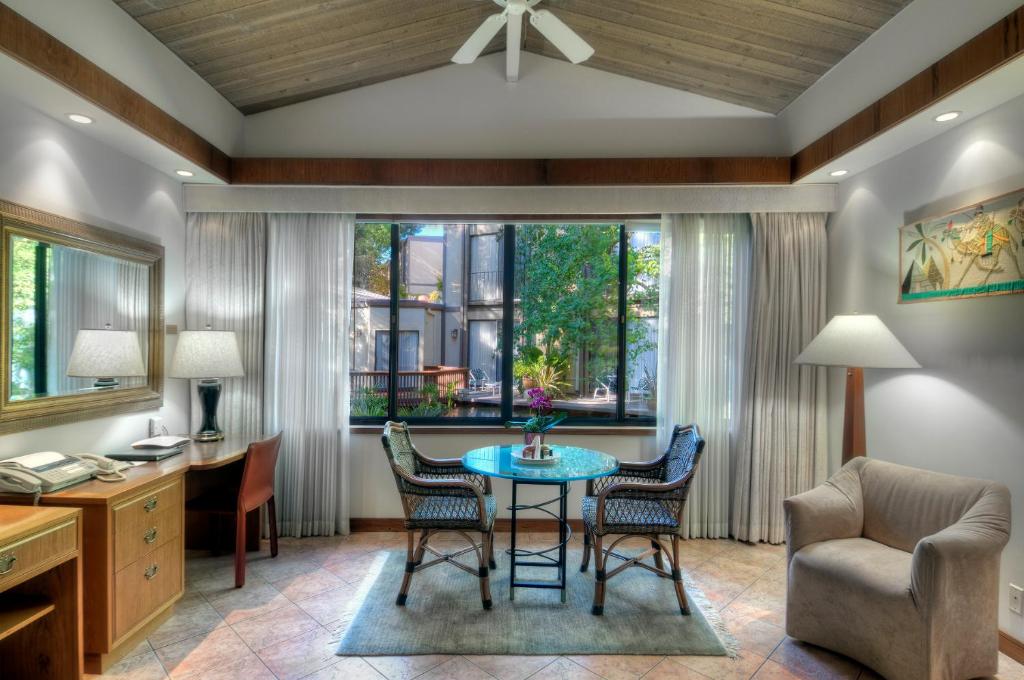 Dinah's Garden Hotel - Image 5