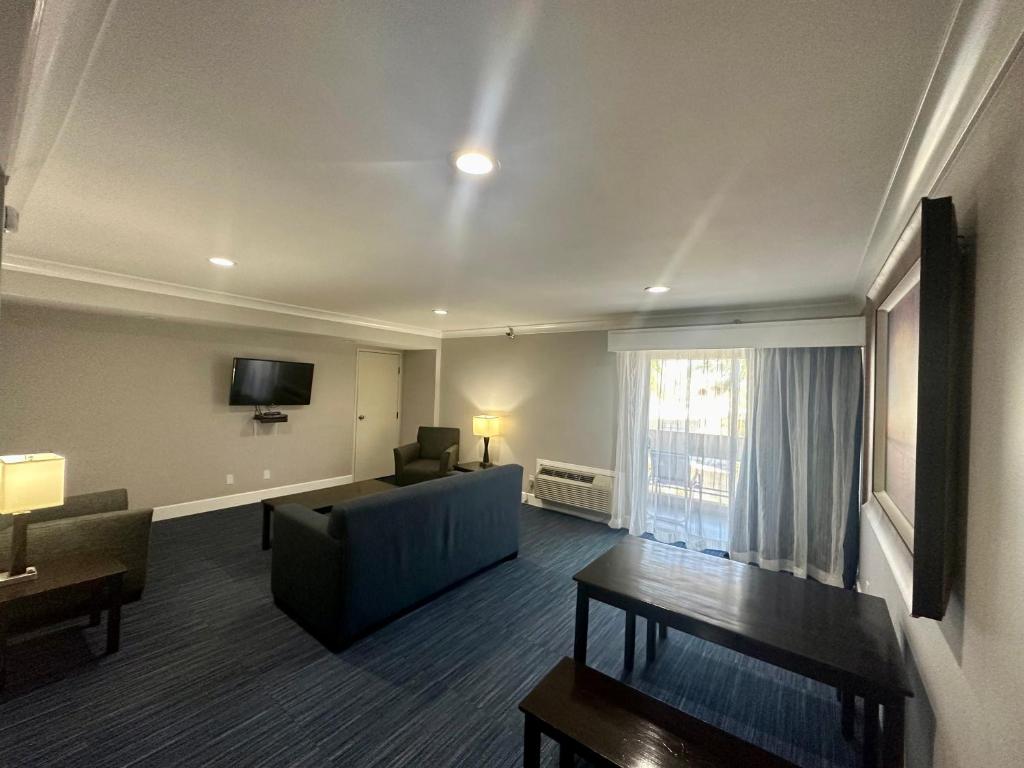 The Pacific Inn - Image 6