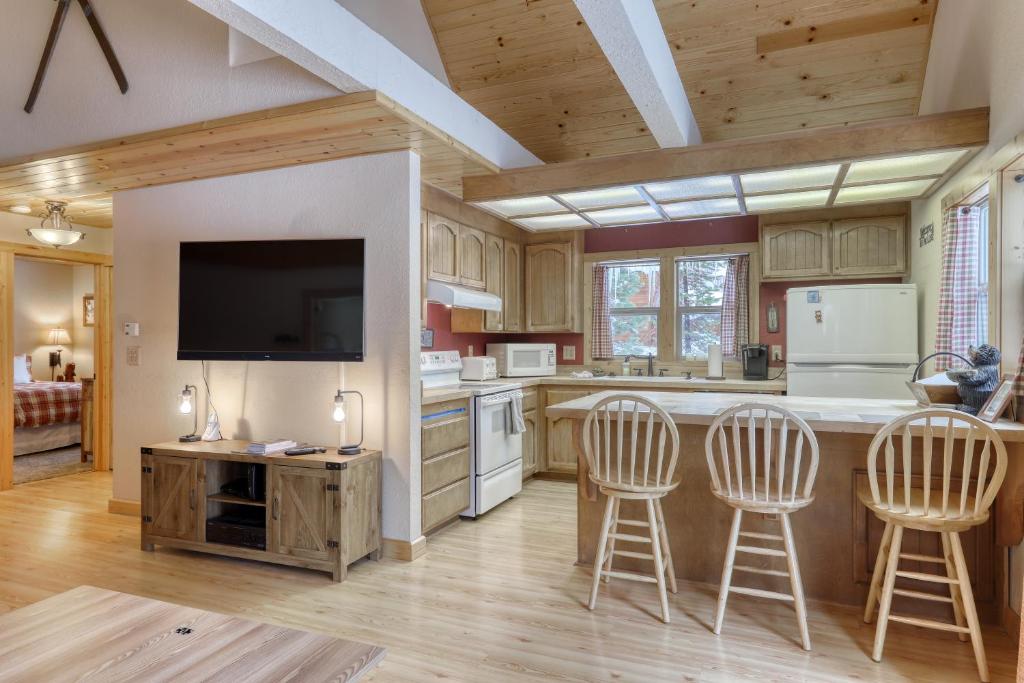 Snowpeak Chalet in Tahoe Donner - Image 5