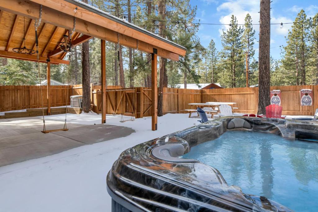 Elmwood Place- Hot Tub- Packed Game Room