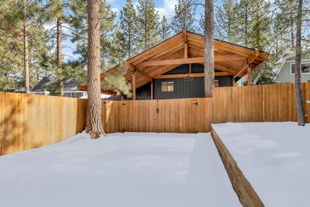 Elmwood Place- Hot Tub- Packed Game Room - Image 7