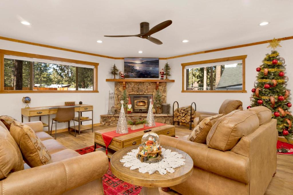 Elmwood Place- Hot Tub- Packed Game Room - Image 6