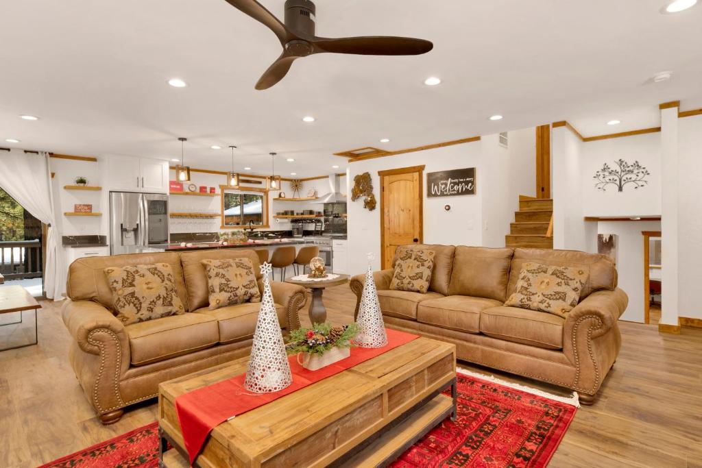 Elmwood Place- Hot Tub- Packed Game Room - Image 5