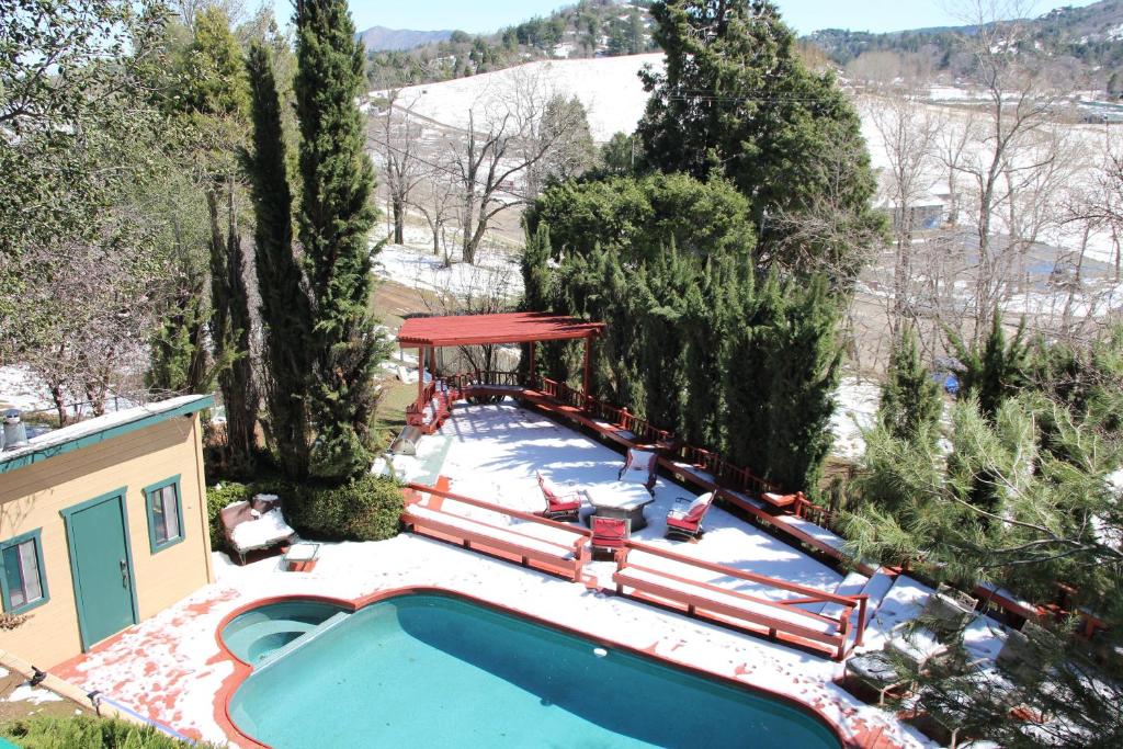 Eaglenest Inn with Pool & SPA