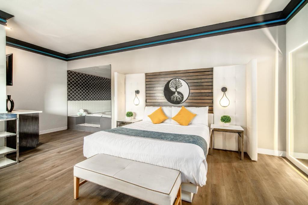 Hot Tub (Jacuzzi) - Photo 2