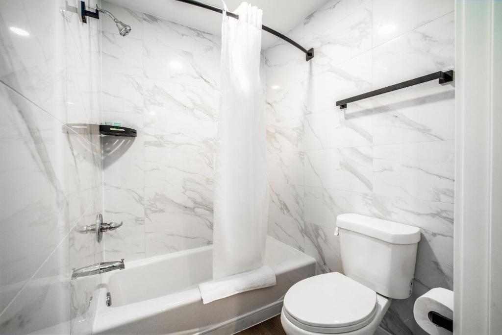 Hot Tub (Jacuzzi) - Photo 4