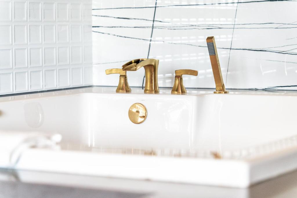 Hot Tub (Jacuzzi) - Photo 7