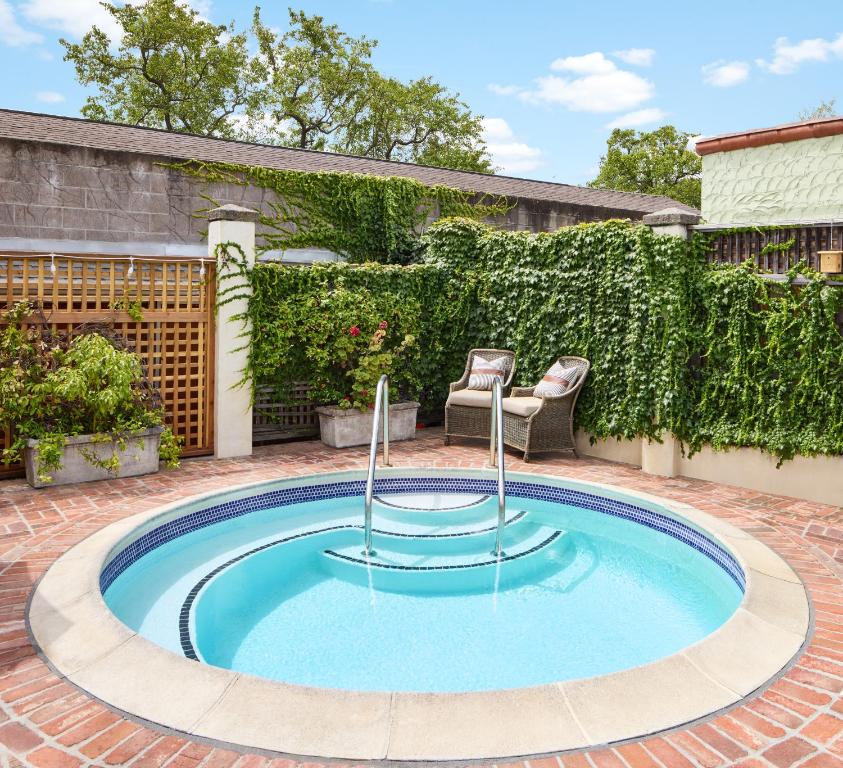 Maison Fleurie, A Four Sisters Inn