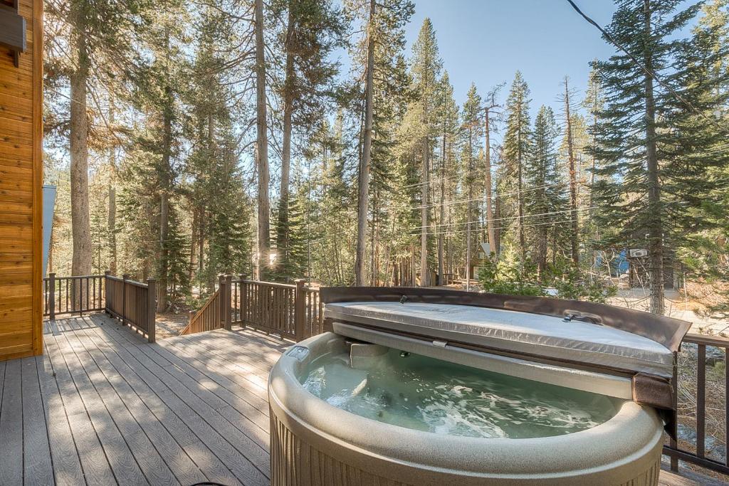 Hot Tub (Jacuzzi) - Photo 4