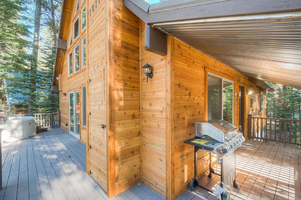 Hot Tub (Jacuzzi) - Photo 5