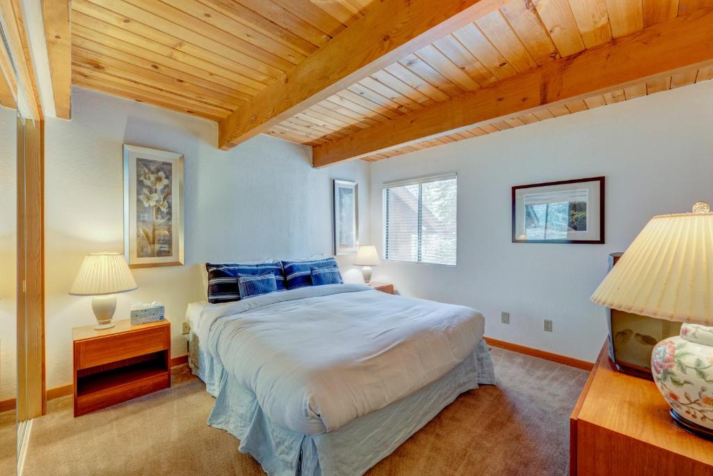 Beaver Pond Northstar Luxury Chalet with Hot Tub - Image 7