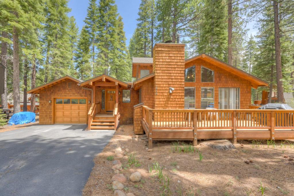 Beaver Pond Northstar Luxury Chalet with Hot Tub - Image 6