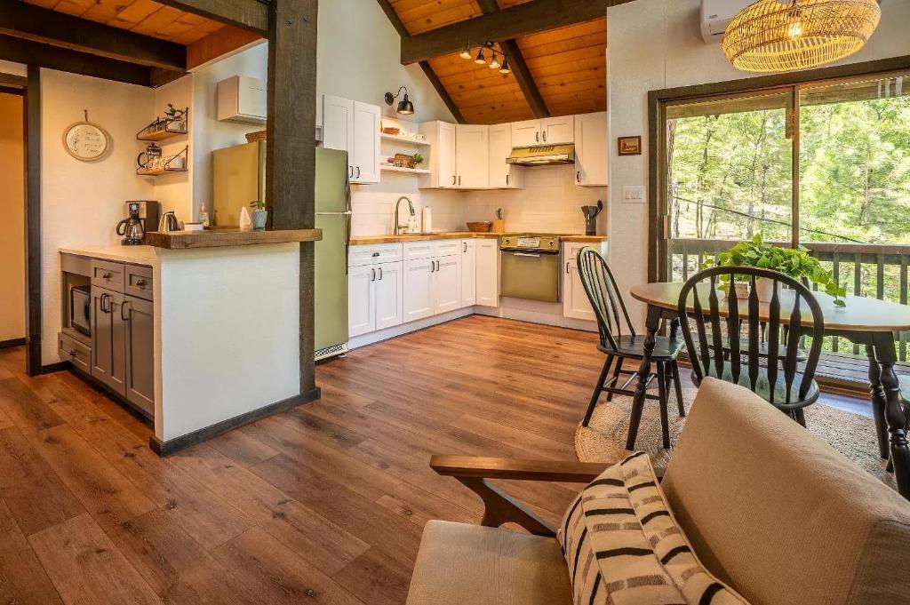 Woodland Chalet Retreat with Hot Tub - Image 4