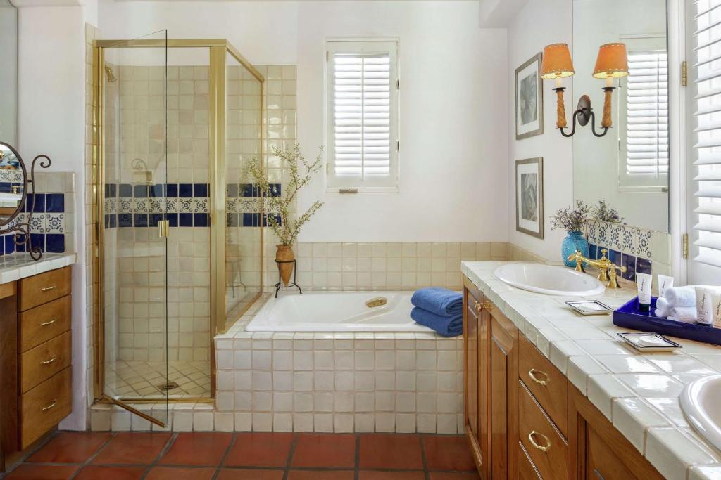 Hot Tub (Jacuzzi) - Photo 2