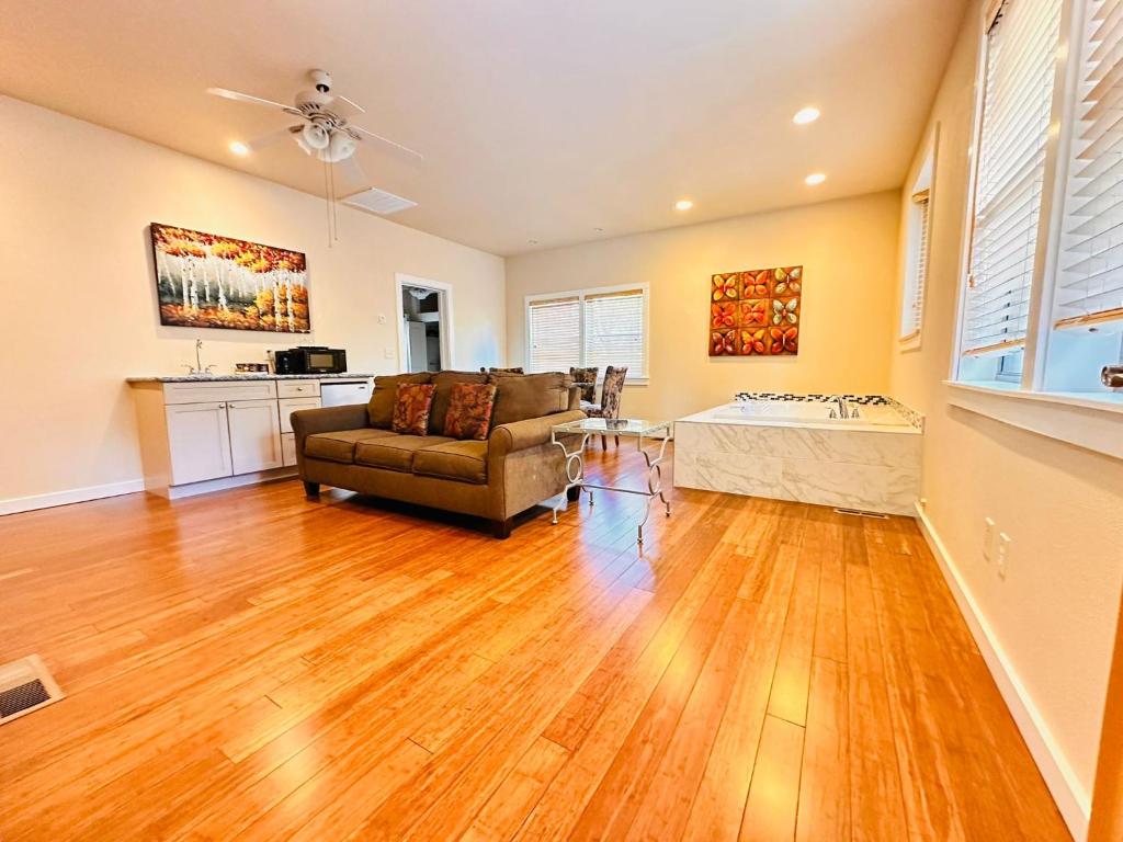 HotTub (Jacuzzi) - Photo 6