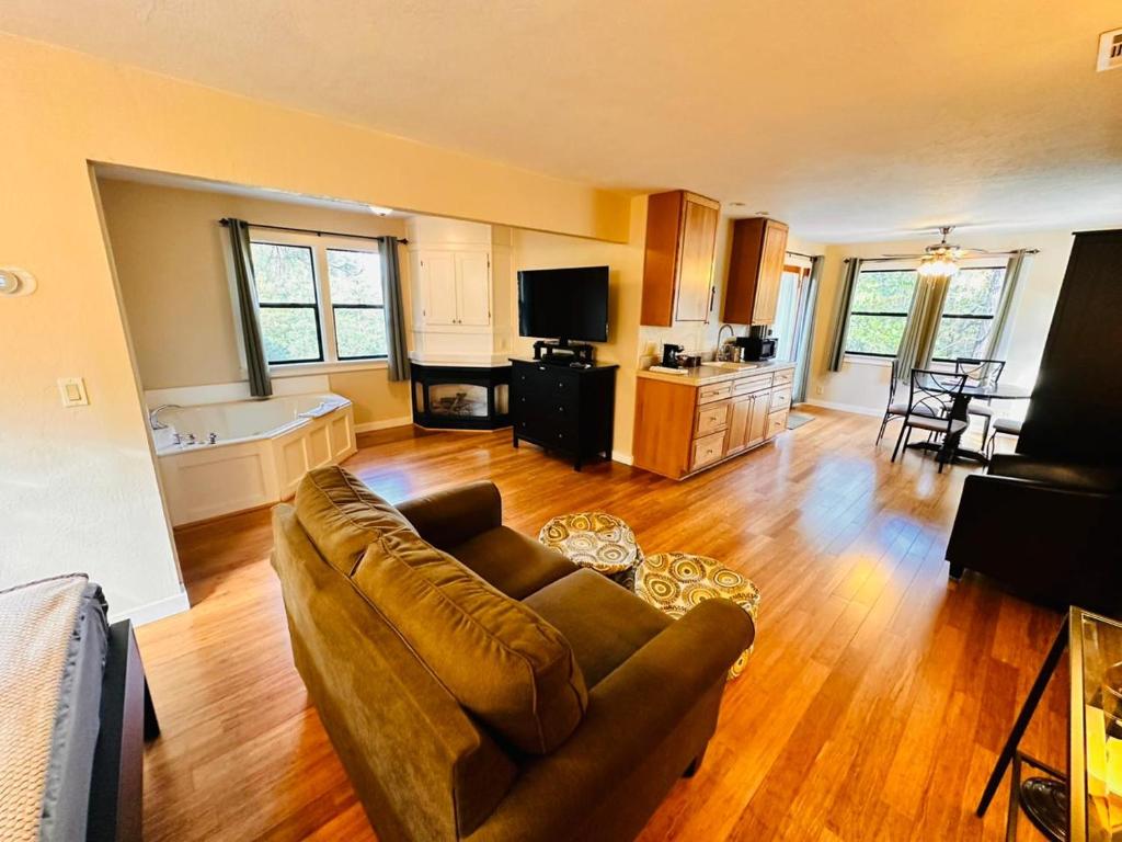 HotTub (Jacuzzi) - Photo 2