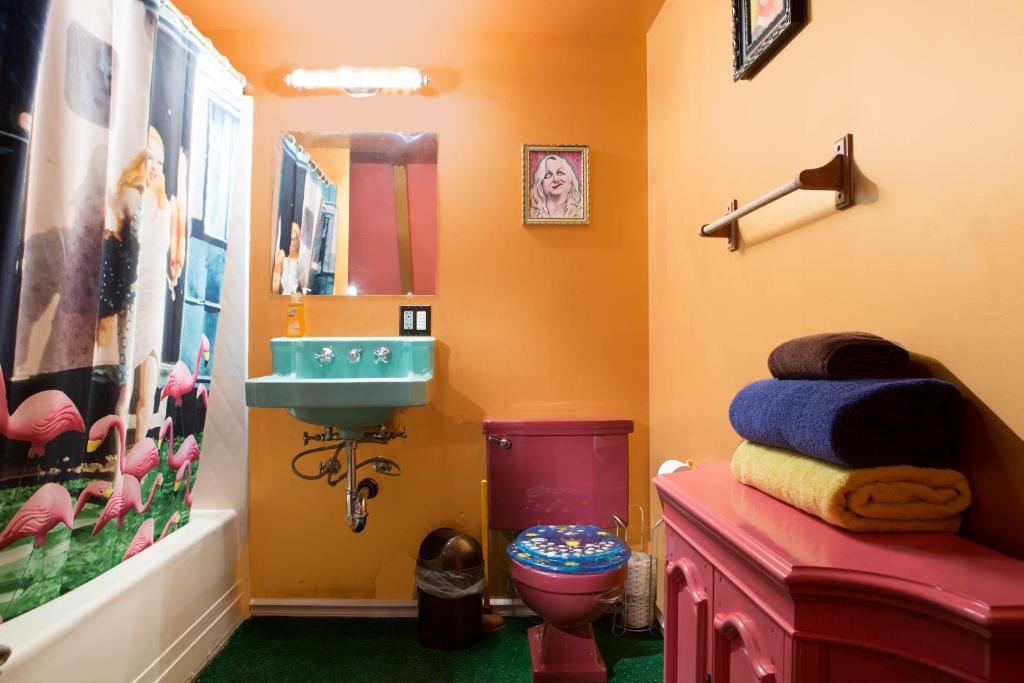 Hicksville Pines Chalets & Motel